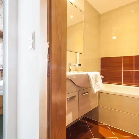 Austria Hotel 3*